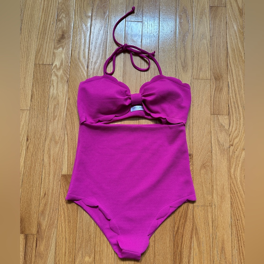 Vestique Scalloped One-Piece Swimsuit